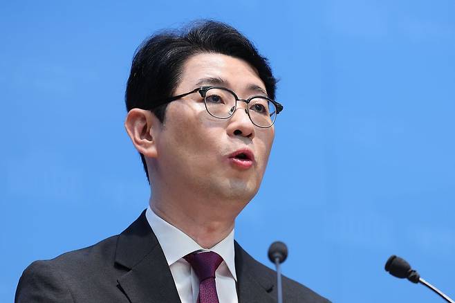 주진우 국민의힘 의원이 14일 서울 여의도 국회 소통관에서 정원오 더불어민주당 서울시장 후보의 과거 폭행 전과 의혹에 대한 기자회견을 하고 있다. 뉴스1