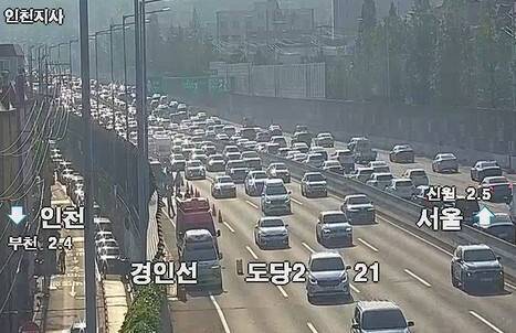 경인고속도로 정체 상황. 도시교통정보센터 CCTV 갈무리