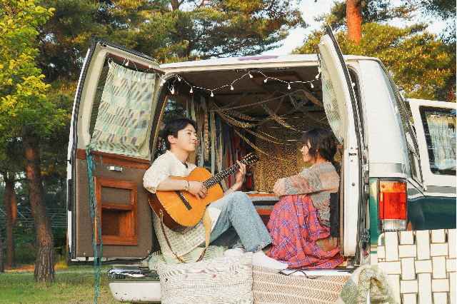 소속사 잼 엔터테인먼트는 14일 공식 SNS에 조정석의 새 디지털 싱글 ‘특별할 것 없던 세상에 널 만나 모든 게 좋았어’ 발매를 알리는 티저 이미지를 올리며 28일 컴백을 공식화했다.