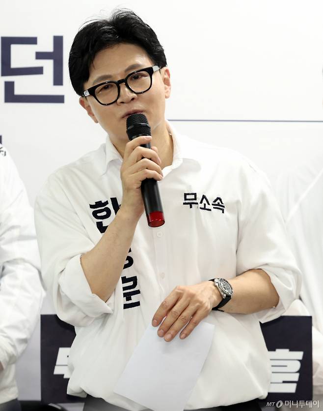 [부산=뉴시스] 최진석 기자 = 한동훈 무소속 6·3 국회의원 부산 북갑 보궐선거 후보가 10일 부산 북구 선거 캠프에서 열린 개소식에서 발언하고 있다. 2026.05.10. myjs@newsis.com /사진=최진석