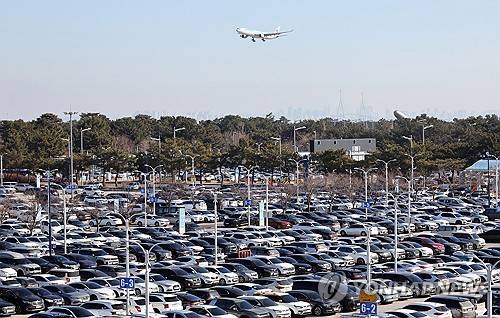 차량으로 꽉 찬 인천공항 주차장 [연합뉴스 자료사진]