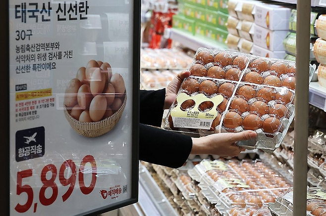 지난달 19일 서울의 한 마트에서 판매되고 있는 태국산 계란. 연합뉴스