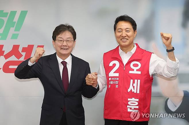 유승민 전 의원 만난 오세훈 후보 (서울=연합뉴스) 박동주 기자 = 국민의힘 오세훈 서울시장 후보가 14일 서울 종로구 캠프 사무실에서 유승민 전 의원과 만나고 있다. 2026.5.14 pdj6635@yna.co.kr
