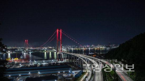 ▲ 울산대교 야경. 울산시제공