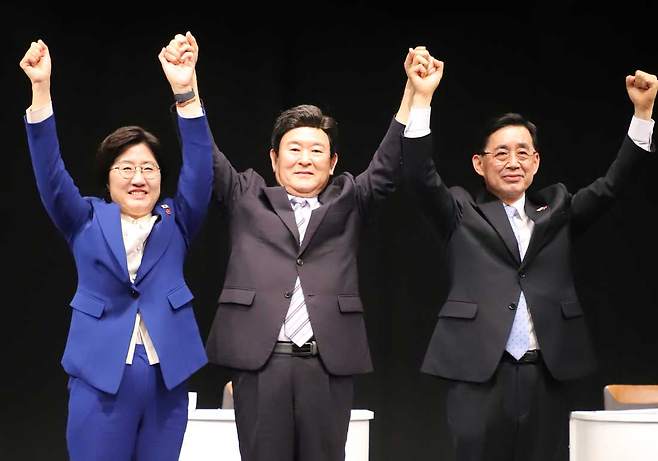 [제주의소리] 등 언론5사가 공동으로 기획한 제주도교육감 후보 초청 토론회에 참여한 고의숙, 김광수, 송문석 후보. ⓒ제주의소리