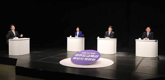[제주의소리] 등 언론5사가 공동으로 기획한 제주도교육감 후보 초청 토론회에 참여한 고의숙, 김광수, 송문석 후보. ⓒ제주의소리