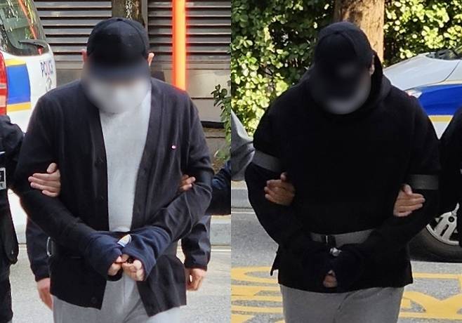 게임 유튜버 '수탉'을 납치해 살해하려 한 혐의를 받는 남성 2명이 지난 2025년 10월29일 인천 미추홀구 인천지법에서 열린 영장실질심사에 출석하고 있다. 사진=뉴시스