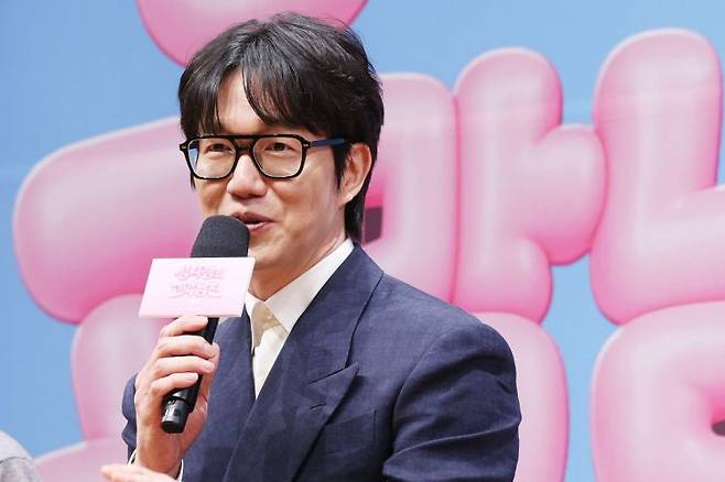 가수 성시경이 3월27일 서울 영등포구 KBS아트홀에서 열린 KBS '더 시즌즈-성시경의 고막남친' 제작발표회에서 인사말을 하고 있다. 연합뉴스
