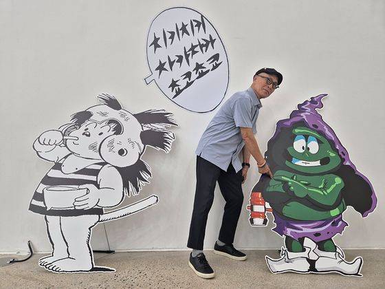 ‘날아라 슈퍼보드’의 허영만 작가와 사오정 캐릭터. [중앙포토]