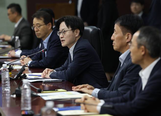 김정관 산업통상부 장관이 지난 14일 중구 무역보험공사에서 열린 제1차 원전수출전략협의회에서 발언하고 있다. 연합뉴스