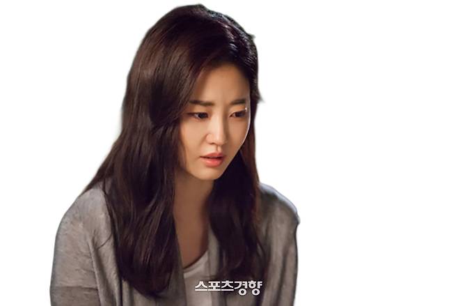 세무당국에 보유 중인 아파트 한 채가 압류된 것으로 알려진 배우 김사랑. 경향신문 자료사진