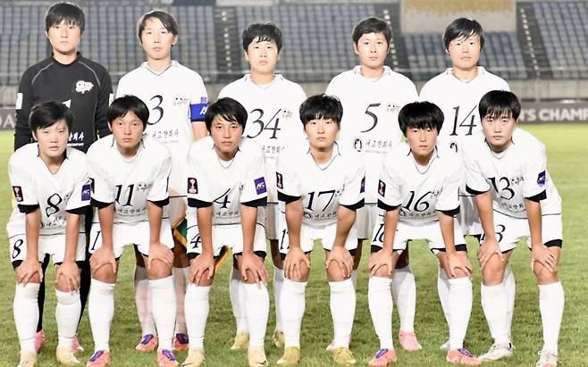 지난해 11월 미얀마에서 열린 수원FC위민과 북한 내고향여자축구단의 경기를 앞둔 내고향 선수들 모습. /사진=AFC 제공