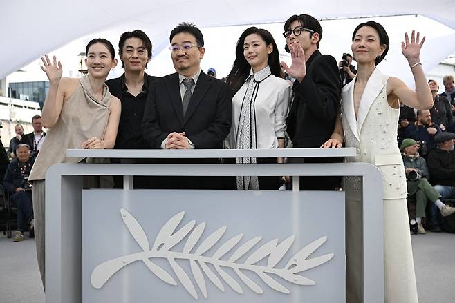 영화 '군체' 공식 포토콜 연상호 감독 전지현 구교환 지창욱 신현빈 김신록 /사진=/AFPBBNews=뉴스1=스타이슈