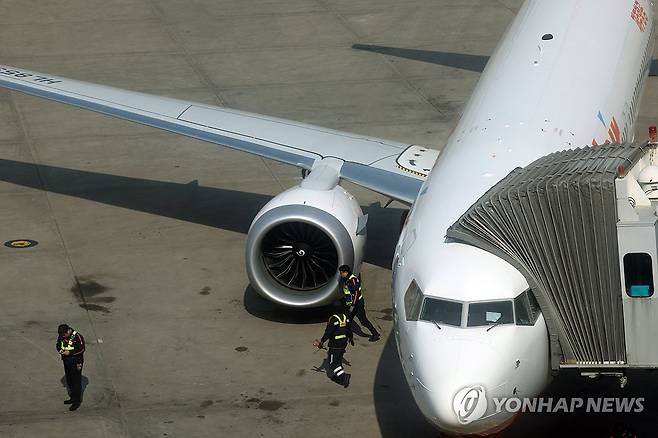 중동발 고유가에 유류할증료 급등 인천공항 제1여객터미널 계류장 모습[연합뉴스 자료사진]