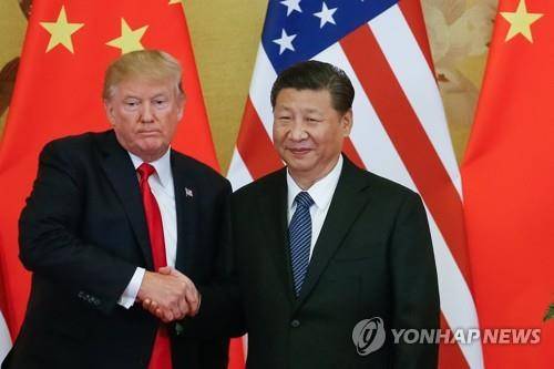 2017년 베이징에서 기념촬영하는 트럼프 미국 대통령과 시진핑 중국 주석 [EPA 연합뉴스 자료사진. 재판매 및 DB금지]