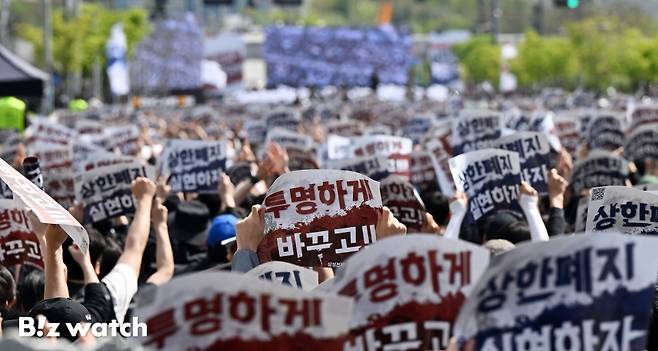 지난 4월 23일 경기 평택시 삼성전자 평택캠퍼스 앞에서 삼성전자 노동조합 공동투쟁본부의 '투명하게 바꾸고, 상한폐지 실현하자' 투쟁 결의대회가 열리고 있다./사진=이명근 기자 qwe123@
