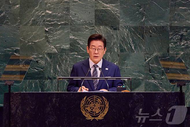 이재명 대통령이 지난해 9월 미국 뉴욕 국제연합(UN) 본부에서 열린 제80차 총회에서 기조연설하는 모습.  2025.9.28 ⓒ 뉴스1 이재명 기자(대통령실 제공. 재판매 및 DB 금지)