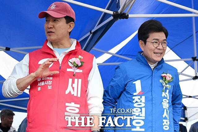 정원오(오른쪽) 민주당 서울시장 후보와 오세훈 국민의힘 서울시장 후보가 지난 3일 서울 용산구 효창운동장에서 열린 서울특별시장기 축구대회 개회식에 참석한 모습. /남용희 기자