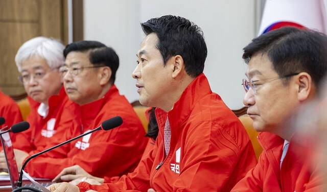 국민의힘 장동혁 대표가 15일 국회에서 열린 중앙선거대책위원회 회의에서 발언하고 있다. 연합뉴스