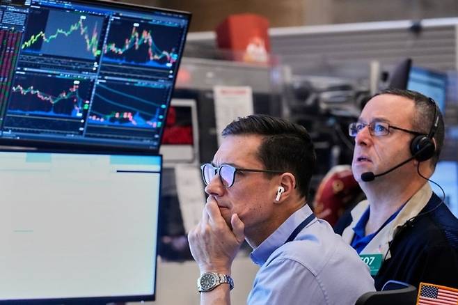 미국 뉴욕증권거래소(NYSE)의 트레이더들. [AP연합뉴스]