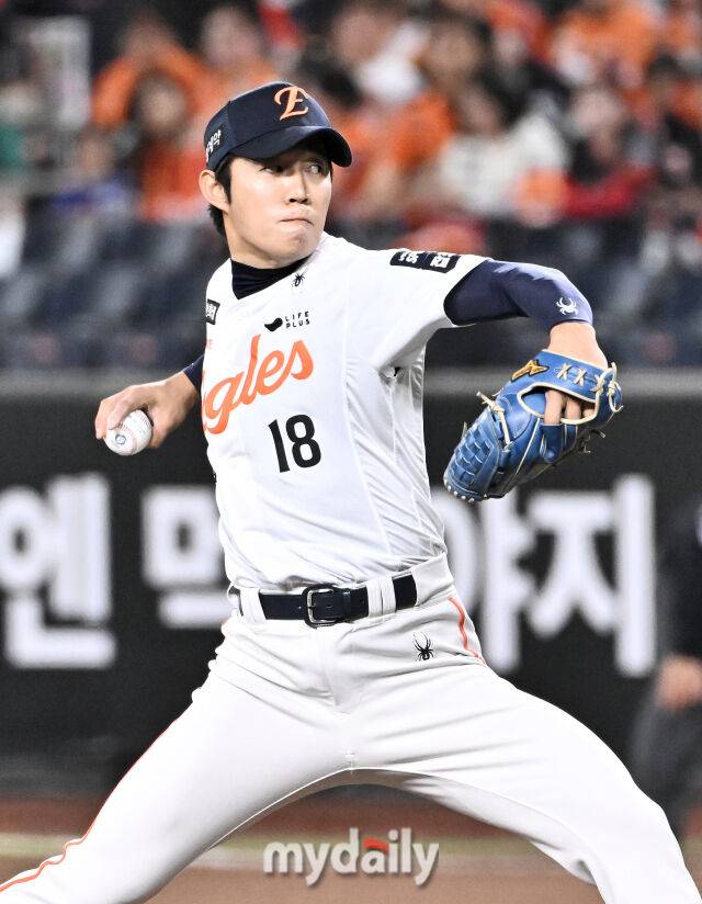 14일 오후 대전 한화생명볼파크에서 진행된 '2026 프로야구 KBO리그' 한화이글스와 삼성 라이온즈의 경기. 한화 이상규가 역투하고 있다./마이데일리