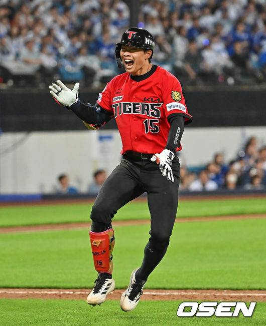 [OSEN=대구, 이석우 기자] 15일 대구삼성라이온즈파크에서 2026 신한 SOL KBO 리그 삼성 라이온즈와 KIA 타이거즈의 경기가 열렸다. 홈팀 삼성은 후라도가, 방문팀 KIA는 네일이 선발 출전했다. KIA 타이거즈 박재현이 9회초 1사 2루 우월 역전 2점 홈런을 치고 포효하고 있다. 2026.05.15 / foto0307@osen.co.kr
