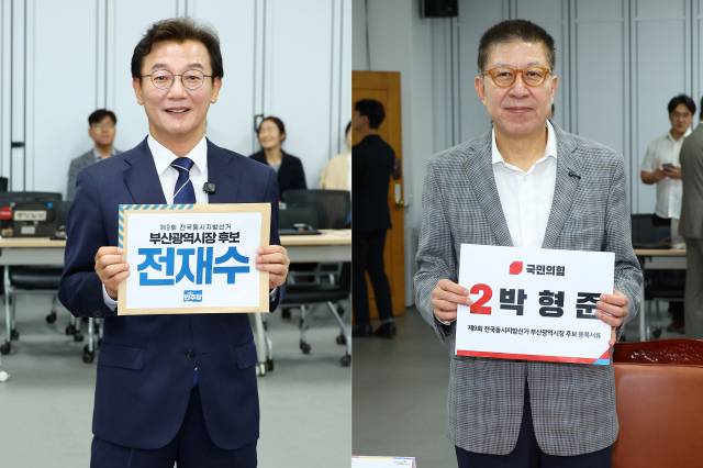 ▲더불어민주당 전재수 후보(왼쪽 사진)와 국민의힘 박형준 후보가 14일 오전 부산 연제구 부산시선거관리위원회를 찾아 6·3 지방선거 부산시장 후보자 등록을 하고 있다. ⓒ연합뉴스