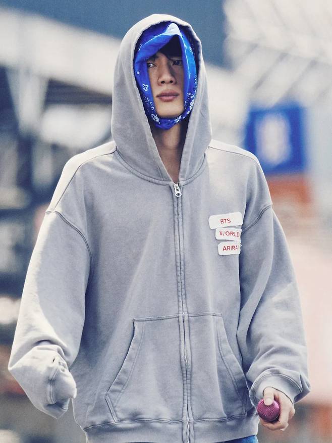 'EL GUAPO JIN IN MEXICO' 방탄소년단 진, 멕시코 셀럽들도 반한 비주얼 천재