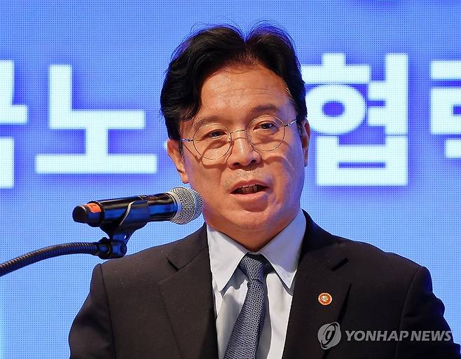 한국노사협력대상 시상식 참석한 김영훈 고용노동부 장관 [연합뉴스 자료사진]