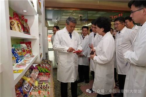 북한 강원도 원산 송도원종합식료공장 참관하는 왕야쥔 주북 중국대사 [주북 중국대사관 소셜미디어 캡처. 재판매 및 DB 금지]