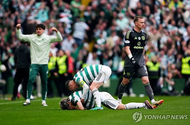 역전 결승골을 터트리고 감격하는 마에다 다이젠 [Andrew Milligan//PA via AP=연합뉴스]