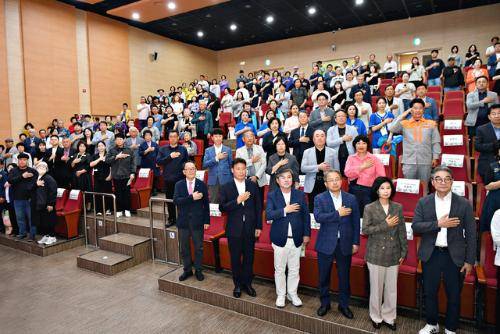 ◇원주문화원, 원주부부축제추진위원회가 주최·주관한 ‘제24회 원주부부축제’가 16일 원주문화원 일대에서 열렸다.