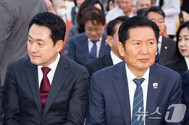 더불어민주당 정청래(오른쪽), 국민의힘 장동혁 대표. 2026.4.30 ⓒ 뉴스1 유승관 기자