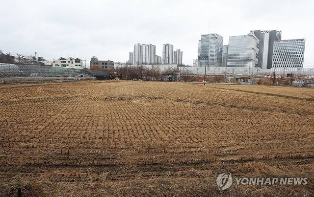 정부가 전국 농지 소유자를 대상으로 18일부터 전수조사에 착수한다. [연합뉴스]