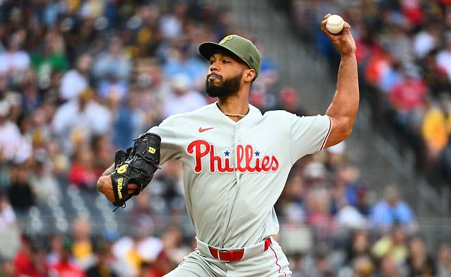 <yonhap photo-2530=""> PITTSBURGH, PENNSYLVANIA - MAY 16: Cristopher S?nchez #61 of the Philadelphia Phillies pitches in the first inning during the game against the Pittsburgh Pirates at PNC Park on May 16, 2026 in Pittsburgh, Pennsylvania. Justin Berl/Getty Images/AFP (Photo by Justin Berl / GETTY IMAGES NORTH AMERICA / Getty Images via AFP)/2026-05-17 06:33:32/ <저작권자 ⓒ 1980~2026 ㈜연합뉴스. 무단 전재 재배포 금지, AI 학습 및 활용 금지></yonhap>
