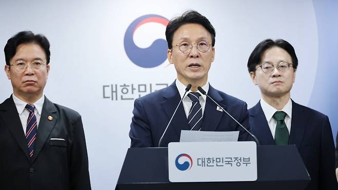 김 총리가 17일 정부서울청사에서 삼성전자 파업 관련 대국민담화를 하고 있다. / 사진=연합뉴스