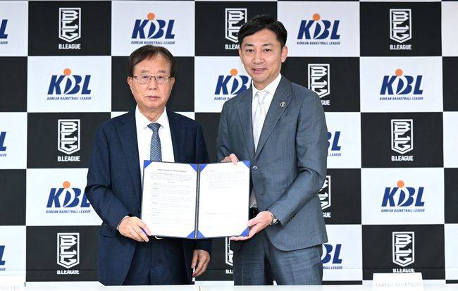 [사진] KBL 이수광 총재와 업무협약을 맺은 B리그 시마다 총재