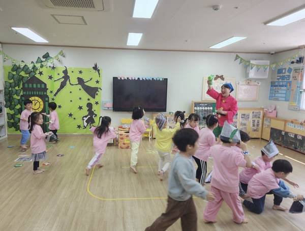 어린이날 파티가 한창이다. /박영희