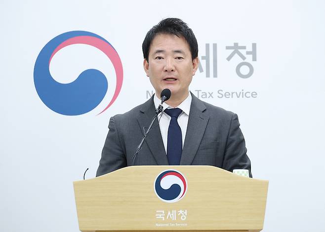 ▲ 국세청이 18일 국가 체납실태를 확인하기 위한 기간제 근로자 채용 계획을 발표하고 있다.