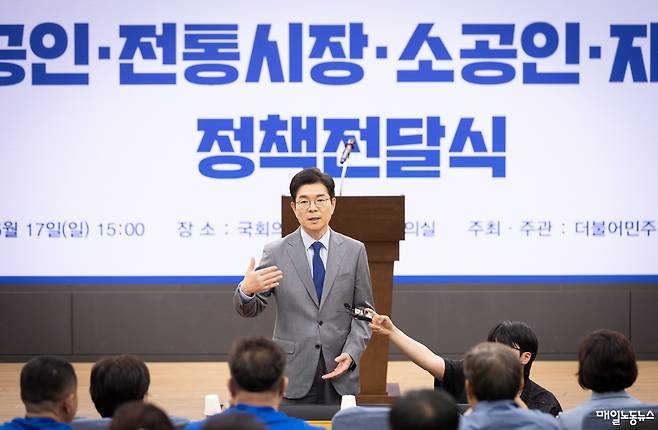 ▲ 정원오 더불어민주당 후보는 17일 국회 의원회관에서 소상공인 단체 정책전달식을 가졌다. <정원오 후보 캠프>