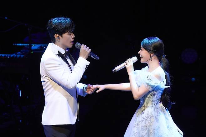 뮤지컬 배우 손준호·김소현이 지난 16~17일 이화여대 ECC 삼성홀에서 ‘2026 손준호&김소현 콘서트 <우리, 모니?>’를 성황리에 마무리했다. 사진 | 팜트리아일랜드
