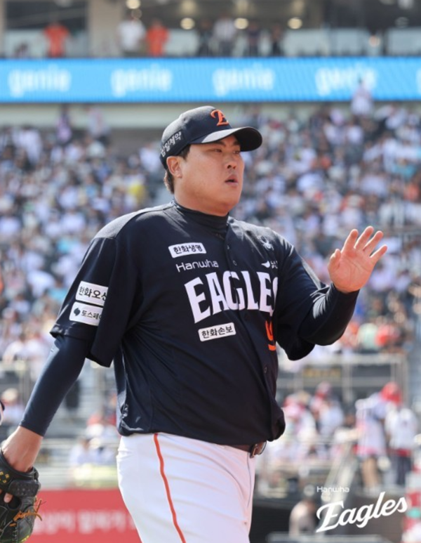 17일 한화 류현진 수원 KT전 5이닝 2실점 역투했으나 팀의 패배로  200승 올리지 못해 아쉬움을 남겼다. /사진=한화이글스