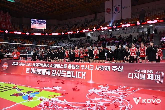 정규시즌 마지막 홈경기를 마칠 당시 페퍼저축은행. 사진제공=KOVO