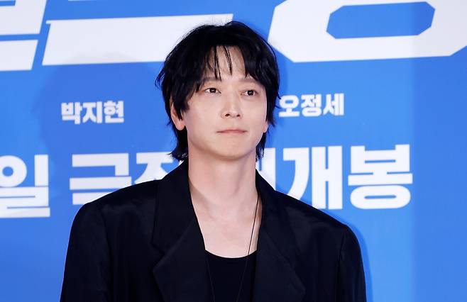 배우 강동원이 18일 오후 서울 송파구 롯데시네마 월드타워에서 열린 영화 '와일드씽' 언론시사회에서 포즈를 취하고 있다. /뉴시스
