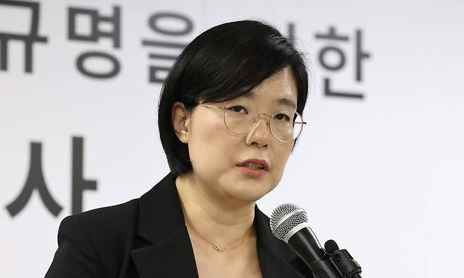 권창영 특별검사팀의 김지미 특검보가 지난 11일 과천 특검사무실에서 수사 관련 사항 등을 브리핑하고 있다. 연합뉴스