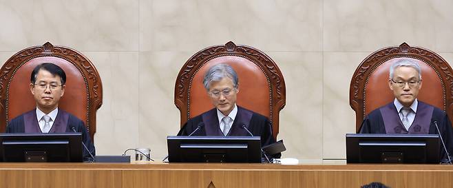 조희대 대법원장(가운데)이 3월19일 서울 서초구 대법원에서 열린 전원합의체 선고에 대법관들과 참석해 있다. ⓒ연합뉴스