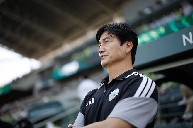정정용 전북 감독은 17일 전주월드컵경기장에서 열린 김천 상무와 홈경기에서 1-0으로 이겼지만 휴식기 동안 보완해야할 게 적지 않다고 걱정했다. 사진제공│한국프로축구연맹