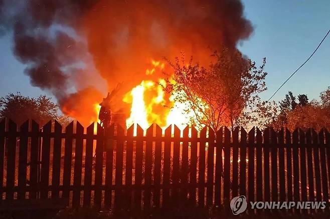 우크라이나 드론 공격에 불타는 모스크바 주택 [AFP 연합뉴스 자료사진. 재배포 및 DB 금지]