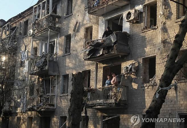 러시아 공격받은 우크라이나 드니프로 아파트 [로이터 연합뉴스 자료사진. 재배포 및 DB 금지]