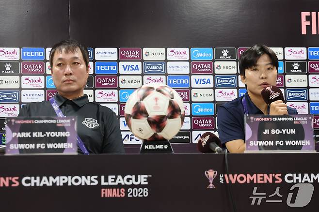 수원FC위민 지소연이 19일 경기 수원시 수원종합운동장에서 열린 2025~2026시즌 아시아축구연맹(AFC) 여자 챔피언스리그(AWCL) 4강전 기자회견에서 발언하고 있다. (공동취재) 2026.5.19/뉴스1